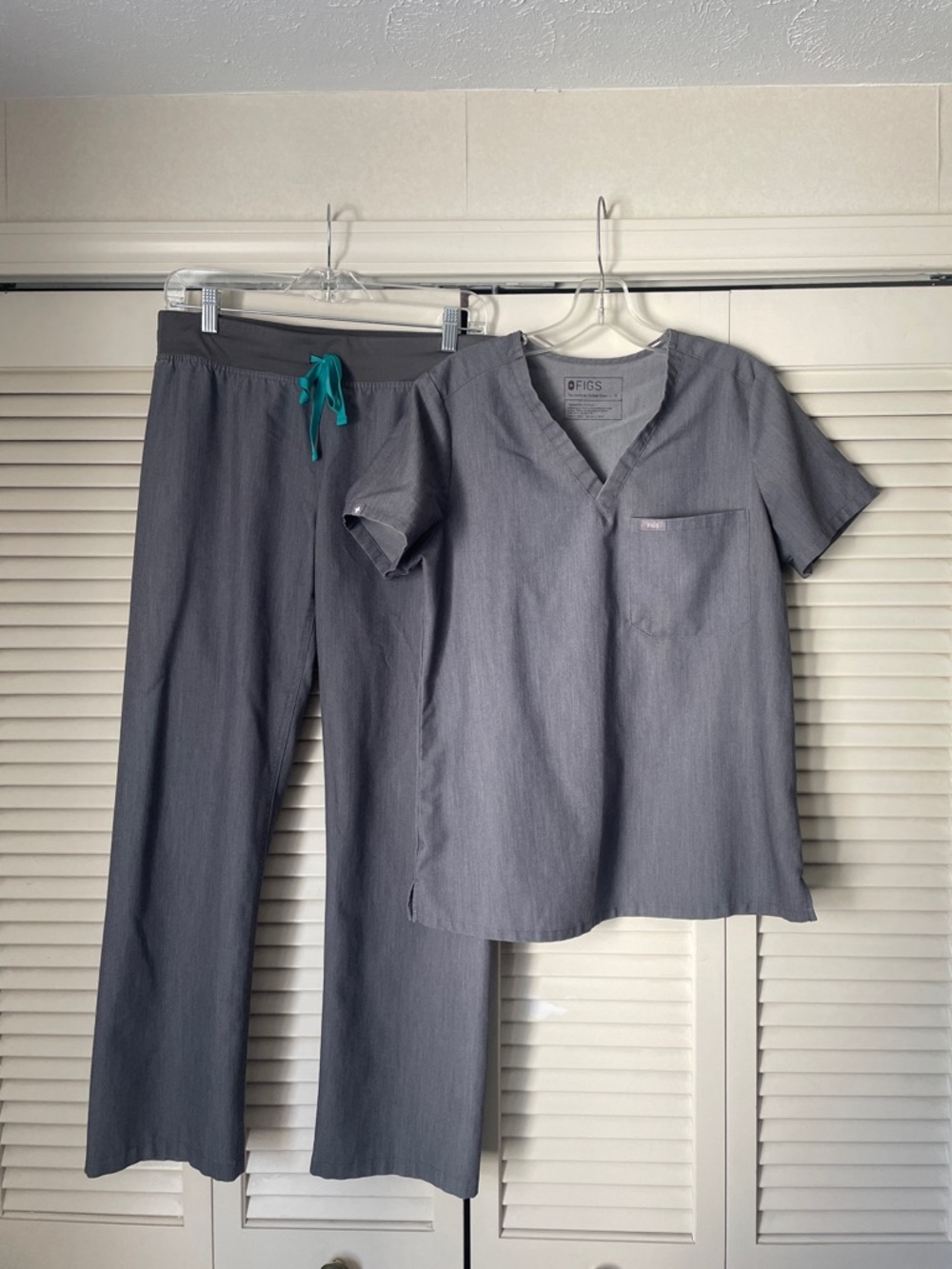 Figs Graphite Scrub Set Livingston straight leg pants Catarina top Sz S